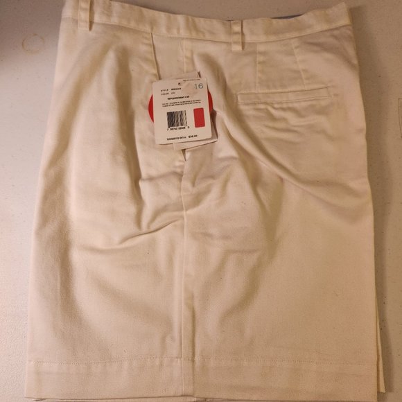 Liz Claiborne NWT, white twill shorts, size 16 - Picture 1 of 7
